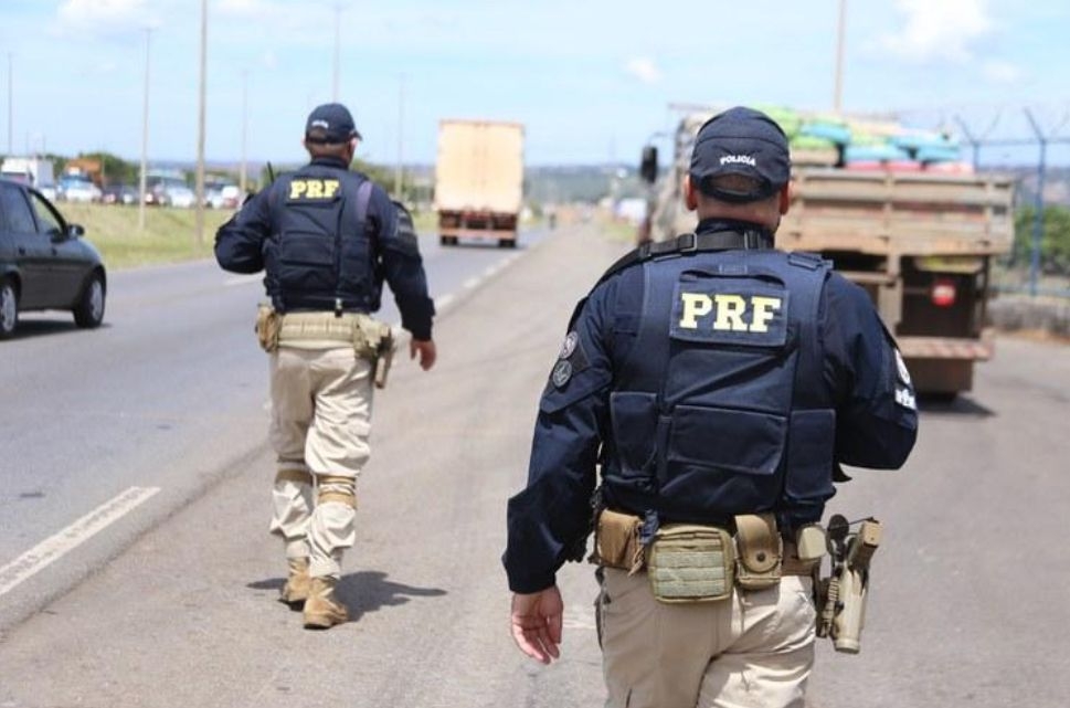 PRF LANÇA OPERAÇÃO DESCANSO LEGAL PARA REDUZIR ACIDENTES COM VEÍCULOS DE CARGAS
